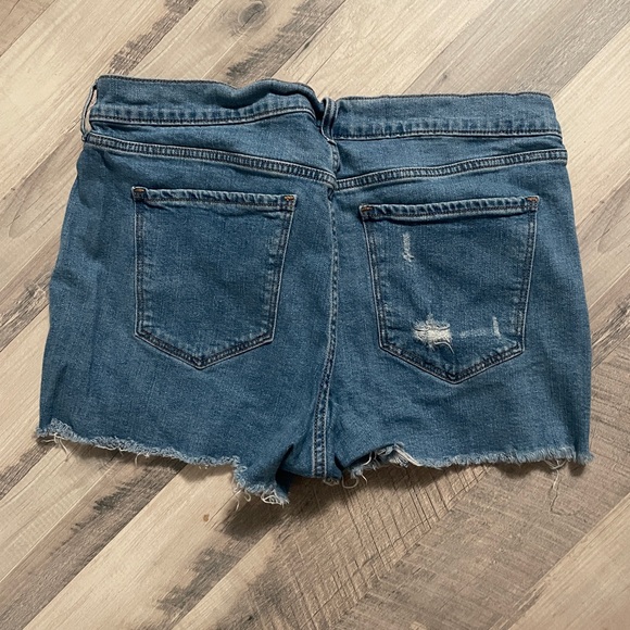 ⭐️ Old Navy boyfriend fit jean shorts size 14 - Picture 2 of 3